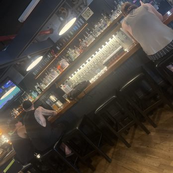 Loosey's - Here's a soot at the bar, for lunch! Yum!! - Pubs Near Me - Gainesville, Florida