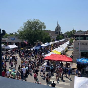 Brunch. | Cedarburg - Rooftop seating during strawberry festival - Breakfast & Brunch Near Me - Cedarburg, Wisconsin Brunch. | Cedarburg - Rooftop seating during strawberry festival - Breakfast & Brunch Near Me - Cedarburg, Wisconsin