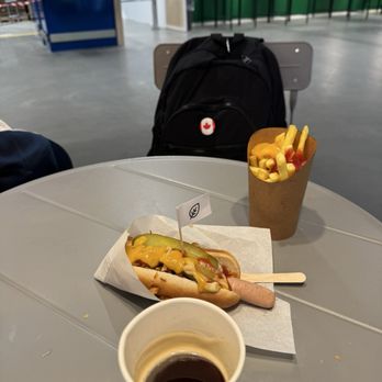 IKEA - Coffee, Plant Based Hit Dog and Fries - Furniture Stores Near Me - Spreitenbach, AG