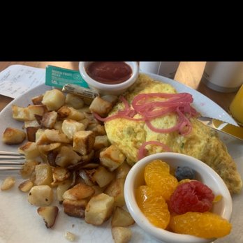 Rose & Compass - Smoked salmon omelette - American Near Me - Portland, Oregon
