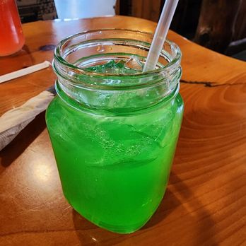 Moosejaw Pizza & Dells Brewing - Kiwi lime soda - Pizza Near Me - Wisconsin Dells, Wisconsin
