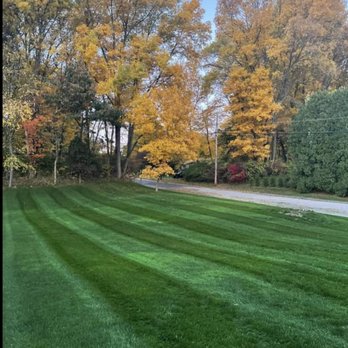 Twin River landscaping - a freshly mowed lawn - Landscaping Near Me
