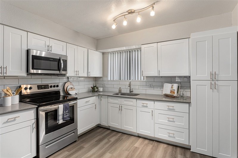 PORTOLA AT GROVERS PARK Request Information 19 Photos 17646 N