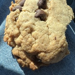 Lucky Lemon Bakery - Chocolate chip cookie