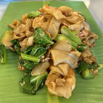 Bhan Baitong - Pad See Ew Noodles - Shrimp - Thai Near Me - Lake Forest, California