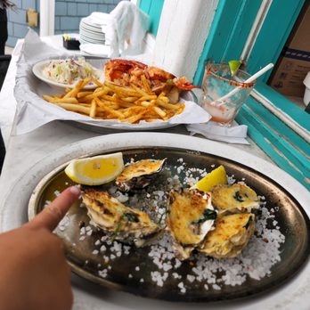 Sam's Chowder House - delicious oysters - Seafood Near Me - Half Moon Bay, California Sam's Chowder House - delicious oysters - Seafood Near Me - Half Moon Bay, California