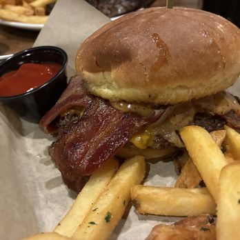 West Village Tavern - Smashburger - Sandwiches Near Me - Concord, Massachusetts West Village Tavern - Smashburger - Sandwiches Near Me - Concord, Massachusetts