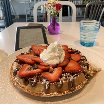 Bogart's Cafe - Waffle With strawberries and Nutella. - Breakfast & Brunch Near Me - Honolulu, Hawaii