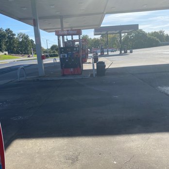 Speedway - a gas station with a gas pump in the foreground - Gas Stations Near Me - Siler City, North Carolina