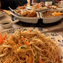 Restaurante Palacio da China - Chicken fried rice noodles