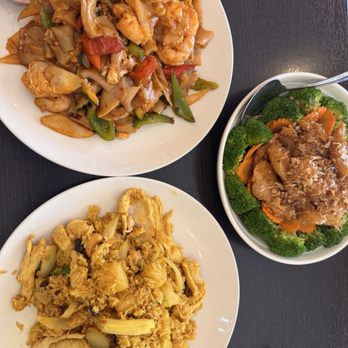 Lotus Thai Restaurant - Drunken Noodle, Pineapple Fried Rice, Garlic Fried Fish - Thai Near Me - Danville, California Lotus Thai Restaurant - Drunken Noodle, Pineapple Fried Rice, Garlic Fried Fish - Thai Near Me - Danville, California