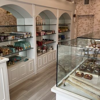 Paris En Rose - Paris en Rose interior - Cafes Near Me - Del Mar, California Paris En Rose - Paris en Rose interior - Cafes Near Me - Del Mar, California