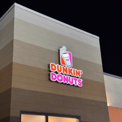 Dunkin' - Signage and entrance