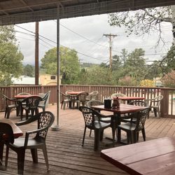 Lincoln County Grill - Nice big deck