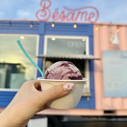 user provided Besame photo