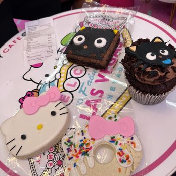 Hello Kitty Cafe - Cookies, brownie, and cupcake - Desserts Near Me - Las Vegas, Nevada