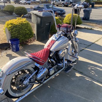Burke's Upholstery - The new seat really stands out - Furniture Reupholstery Near Me - Salinas, California Burke's Upholstery - The new seat really stands out - Furniture Reupholstery Near Me - Salinas, California