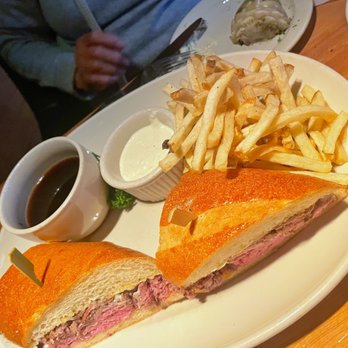 Houston's Restaurant - French dip - Steakhouses Near Me - Pasadena, California