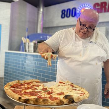 800Gradi Pizza Napoletana - Fabio the chef serving pizza, half pepperoni and half cheese. - Pizza Near Me - Miami, Florida 800Gradi Pizza Napoletana - Fabio the chef serving pizza, half pepperoni and half cheese. - Pizza Near Me - Miami, Florida