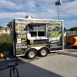 The food truck(trailer), great design and easy to recognize, which is a plus at festivals or when you just happen to be passing by. The food truck(trailer), great design and easy to recognize, which is a plus at festivals or when you just happen to be passing by.