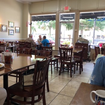 The Royal Cafe - people sitting at tables and eating - Southern Near Me - Quitman, Georgia The Royal Cafe - people sitting at tables and eating - Southern Near Me - Quitman, Georgia