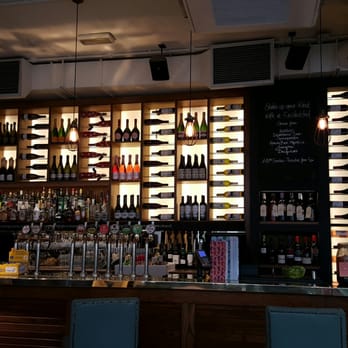 All Bar One Kingsway - Lots of choices behind the bar.... plus they gave me smarties with my coffee... squeal... SMARTIES ... yummy. [I am soooooo easy to please ] - British Near Me - London, XGL