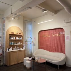 Beauty Artist - Waiting area