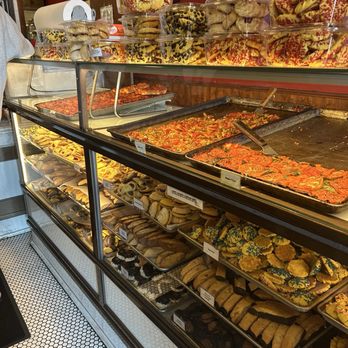D'amato's Bakery - Bakeries Near Me - Chicago, Illinois