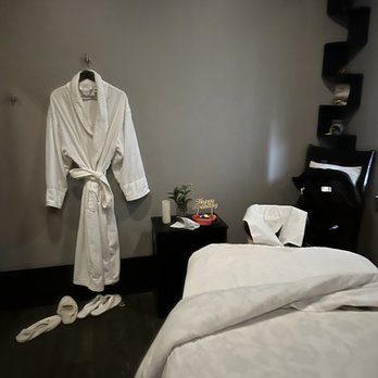 Massages In Paradise - Spa room - Massage Therapy Near Me - Southfield, Michigan Massages In Paradise - Spa room - Massage Therapy Near Me - Southfield, Michigan