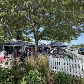 Bob's Clam Hut - Line - Seafood Near Me - Kittery, Maine