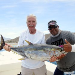 Los Barriles Sportfishing - Chuck, Captain Carlos and a nice Yellowfin Tuna