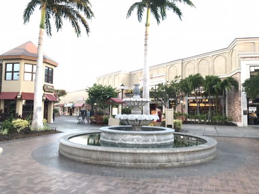 Queens' Marketplace by null