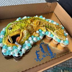 Publix - Lebanon - Fish pull apart cake