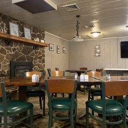 Waterfront Tavern - Dining area
