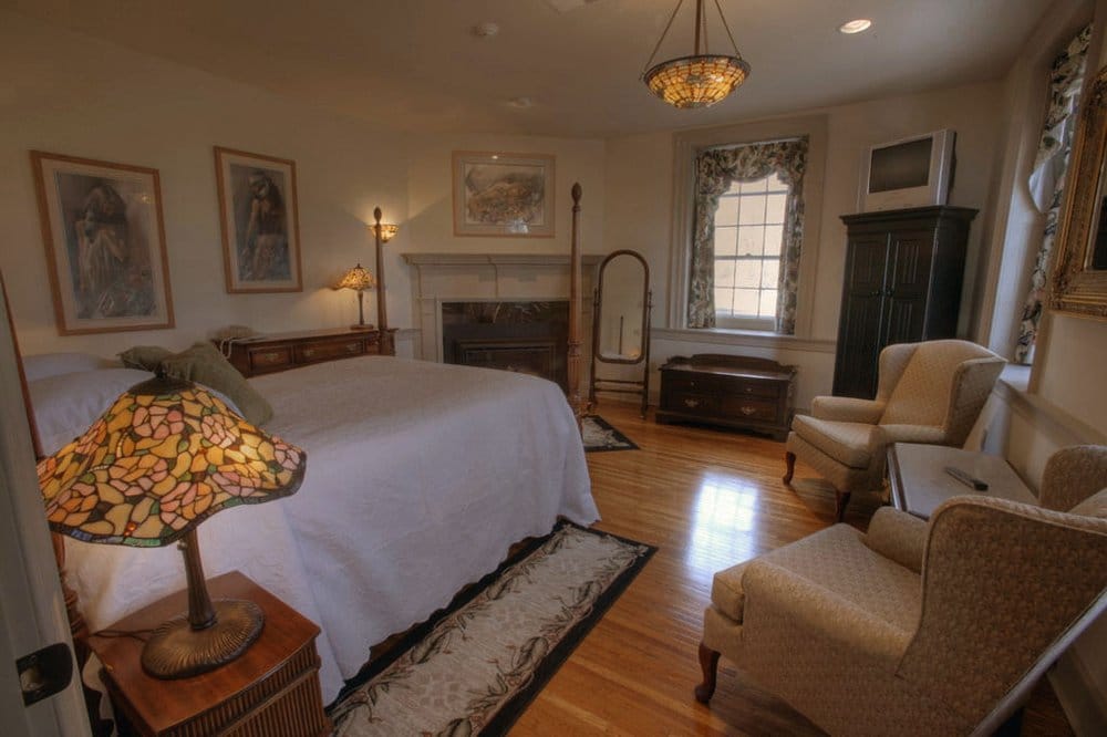 SILVERSTONE INN AND SUITES Updated September 2024 16 Photos & 18