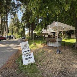 Raquel's Farmstand - Not sure if it was appropriate to turn into the driveway but we had cars behind us so we couldn't stop by the side of the road.