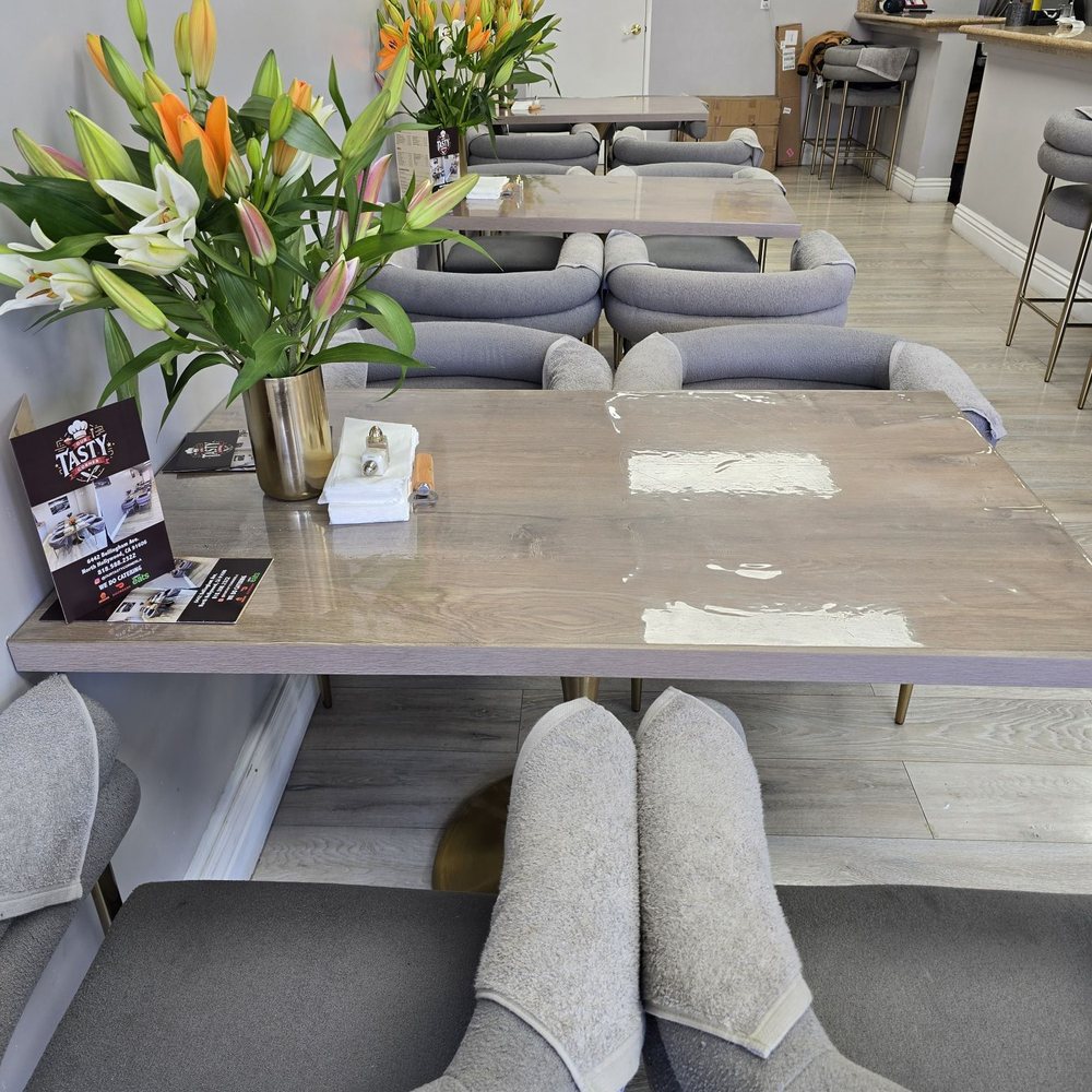 Our Tasty Corner - Beautiful tables - Fast Food Near Me - Los Angeles, California Our Tasty Corner - Beautiful tables - Fast Food Near Me - Los Angeles, California