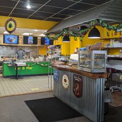 Gar and Mar Jamaican American Cuisine - Restaurant interior