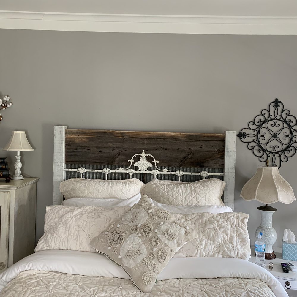 Bed in the Cozy Country room Bed in the Cozy Country room