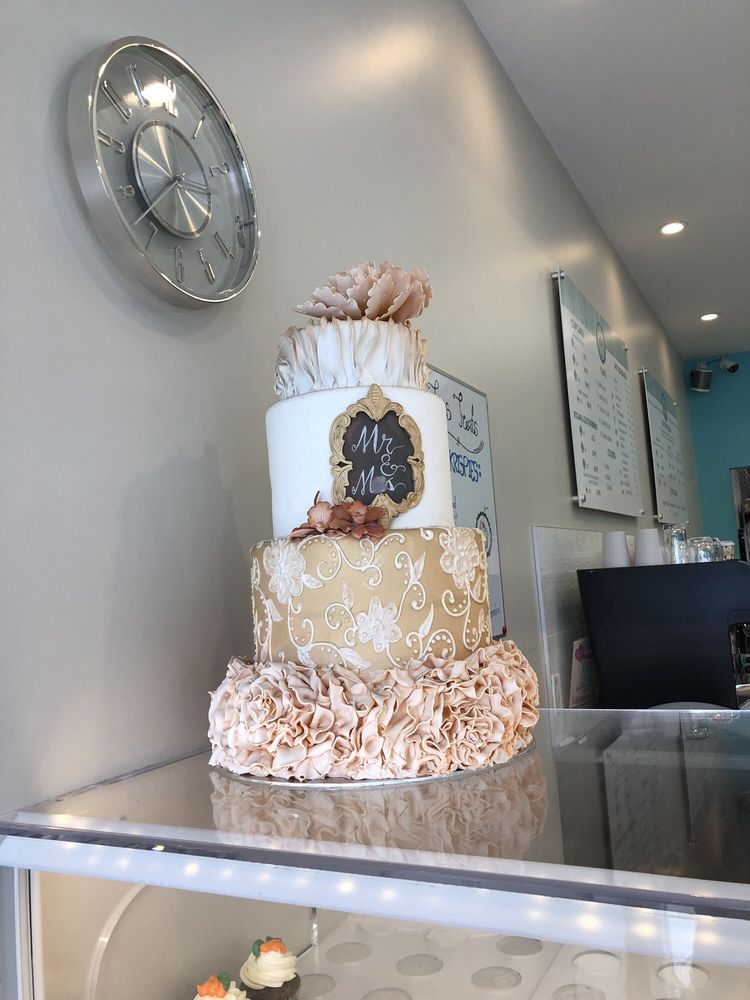 FUSS CUPCAKES 21 Photos 2339 Rabbit Hill Road, Edmonton, AB Yelp