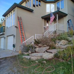 Scotts Custom Construction and Spokane Handyman Service - Remove and replace siding and fasica. Thoroughly caulk and spackle, and paint new fascia and entire home.