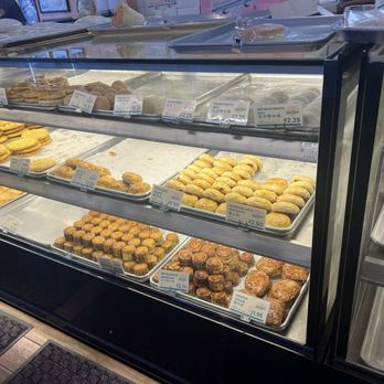 Chiu Quon Bakery & Dim Sum - Bakeries Near Me - Chicago, Illinois