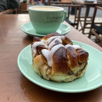 Copenhagen Coffee Lab - Cinnamon roll, oat milk latte - Coffee & Tea Near Me - Lisbon, 11