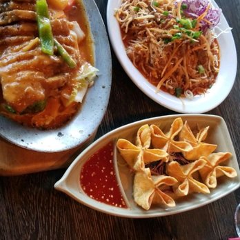 SIAM Garden - Beef pad thai, panang duck, and krab rangoon. - Thai Near Me - Winter Park, Florida SIAM Garden - Beef pad thai, panang duck, and krab rangoon. - Thai Near Me - Winter Park, Florida