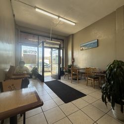 6 Avenue Caffe - Dining area inside