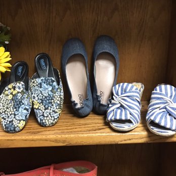 Carefree Consignment - Shoes - Used, Vintage & Consignment Near Me - Carefree, Arizona
