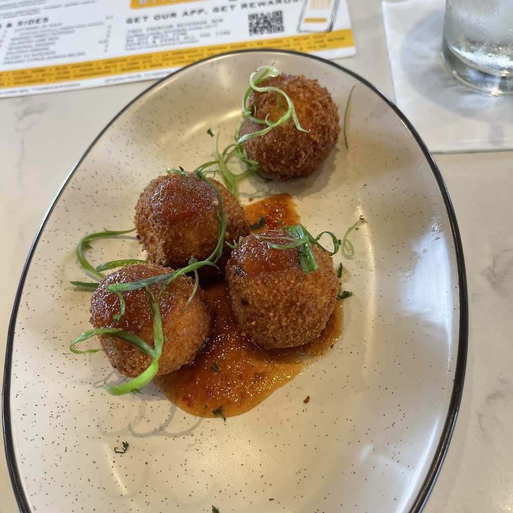 Dish Society - Smoked Gouda Grits - Breakfast & Brunch Near Me - Houston, Texas