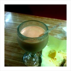 Rebecca's Juice Bar Y Cenaduria - Delicious papaya smoothie with milk