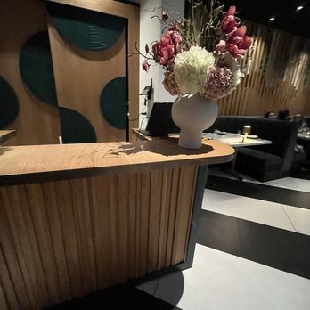 Rose Park Bistro - Cocktail Bars Near Me - Roseville, California