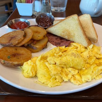 Chef Geoff's West End - Classic Scramble with turkey bacon - New American Near Me - Washington, DC, District of Columbia